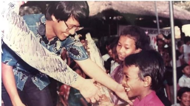 Dimakamkan Hari Ini, Foto Glenn Fredly Kecil dengan Kak Seto Di-remake