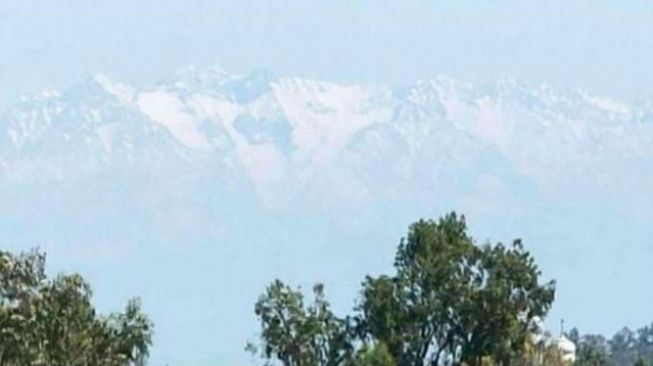 Penampakan Himalaya setelah lockdown. [Twitter/@harbhajan_singh]