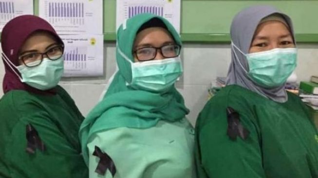 Perihatin Jenazah Rekannya Ditolak, Perawat di Tangerang Pakai Pita Hitam