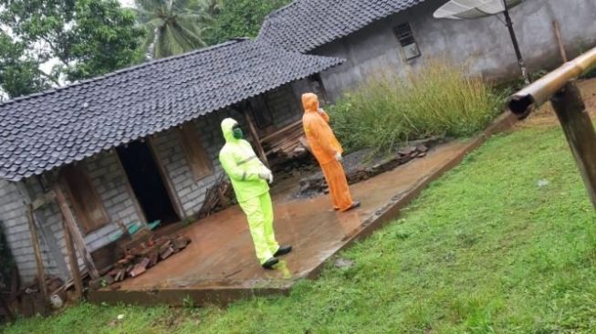 Kakek Demam Menggigil Bikin Geger, Didiamkan Warga Gegara Ngeri Corona