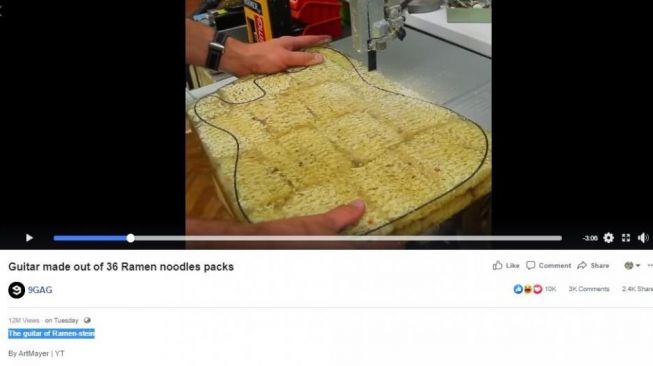 Postingan yang menampakkan pembuatan gitar dari mi ramen. (Facebook/ 9GAG)