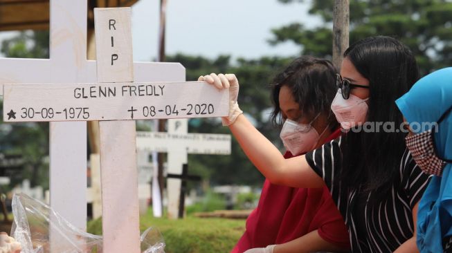 Makam Glenn Fredly Terbakar, Mutia Ayu Jelaskan Kondisinya