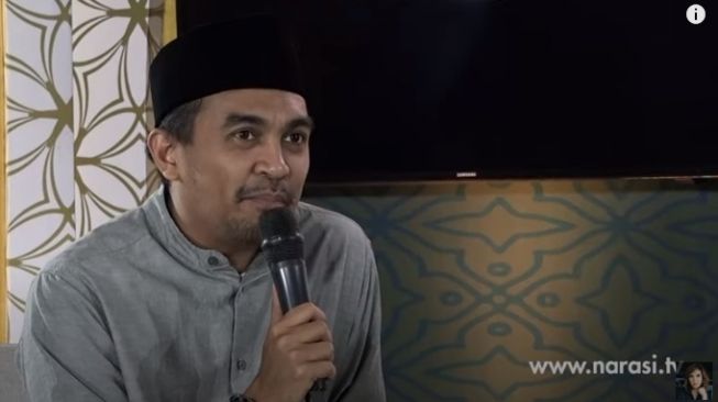 Toleransi Beragama Glenn Fredly, Pakai Kopiah Hingga Masuk Masjid