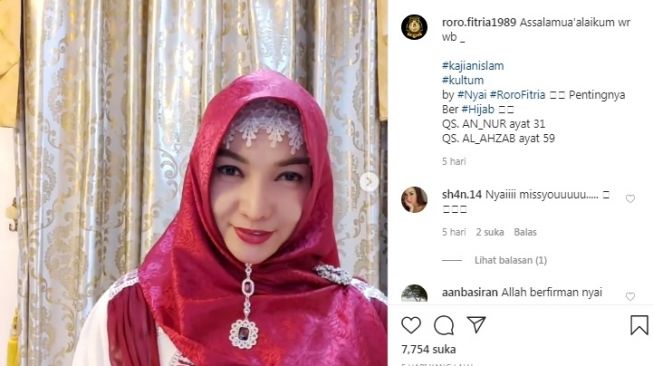 Unggahan Roro Fitria saat pakai hijab [Instagram/@roro.fitria1989]