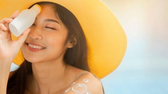 Tips Gunakan Lotion saat Berjemur di Bawah Sinar Matahari