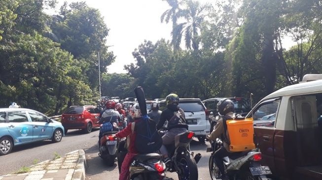 Hari Keempat Penerapan PSBB, Kepadatan Lalin Terjadi di Sejumlah Ruas Jalan