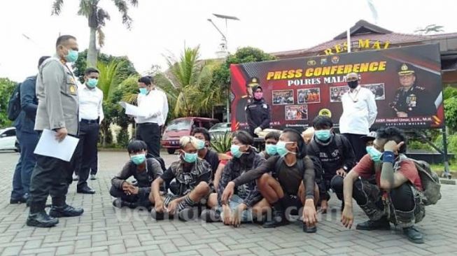 Protes Lewat Coretan Rakyat Tak Butuh Negara, 10 Anarko Punk Ditangkap