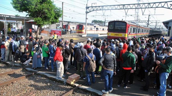 Jelang PSBB Bodebek, 5 Kepala Daerah di Jabar Minta Operasional KRL Disetop