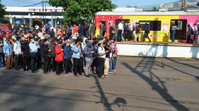 Hari Ini Jadwal Keberangkatan Krl Diubah Jadi Pukul 04 42 Wib Dari Bogor