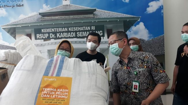 Lindungi Tenaga Medis, Hellofit Sumbangkan 1.000 Masker dan 300 Baju APD