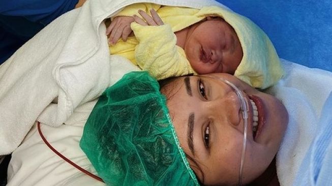 Momen Putri Mutia Ayu Kenali Wajah Glenn Fredly Bikin Haru