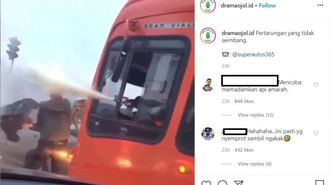 Pemobil kena semprot alat pemadam kebakaran (Instagram-dramaojol.id)