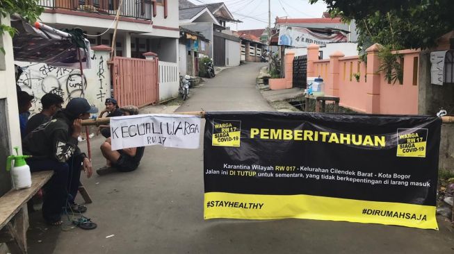 H-1 Penerapan PSBB, Warga Bogor Mulai Terapkan Karantina Wilayah Mandiri
