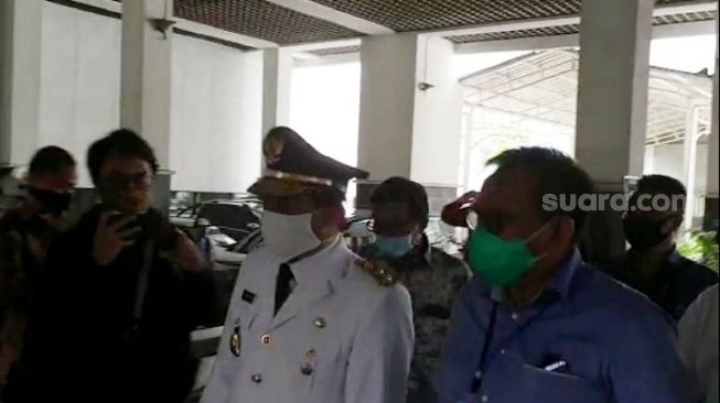 Cek Kantor Baru Seusai Dilantik, Wagub Riza Patria Ogah Diwawancara Media