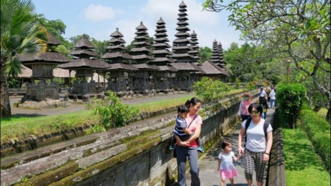 Penampakan WNA di Bali Keluyuran Tanpa Masker