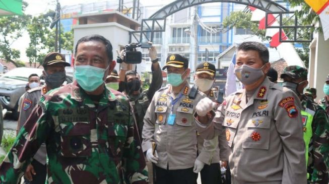 Memalukan! 4 Tentara Sekongkol sama Warga Colong Kabel Telkom