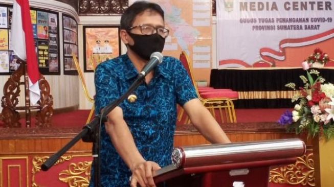 Irwan Prayitno Orang Pertama Dapat Vaksin di Sumbar, Disuntik 14 Februari