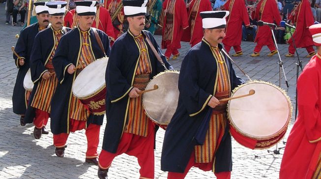 Tabuh Lodra di Albania, Tradisi Sambut Datangnya Bulan Suci Ramadan