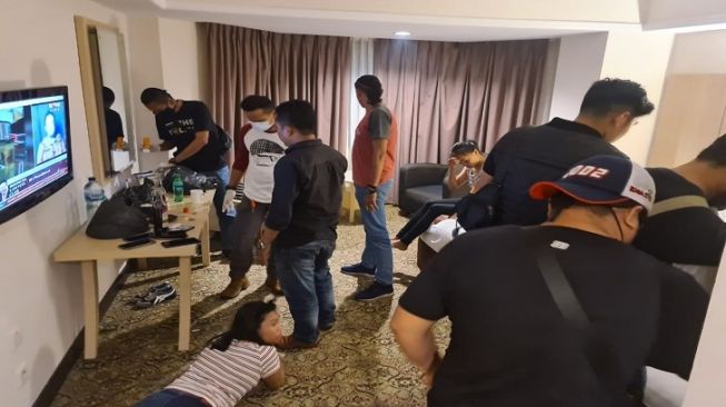 Gegara 'Nyanyian' Warga, Tati, Fitri dan Meta Gagal Pesta Sabu di Basecamp