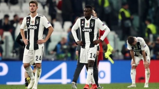 Pemain Juventus Daniele Rugani (kiri) dan Blaise Matuidi usai menjamu Ajax Amsterdam di Juventus stadium, Turin. Isabella BONOTTO / AFP