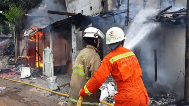 Tak Ada Orang Mencurigakan, Polisi Sebut Kebakaran di Saharjo Diduga Korsleting Listrik