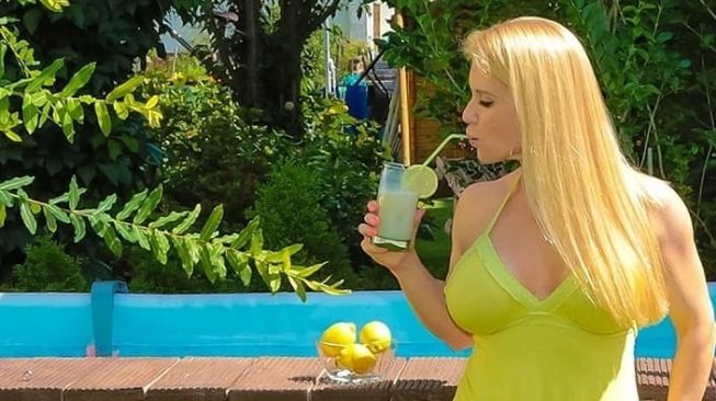 Potret Eva Roob, Bintang Porno yang Dulunya Pemain Sepak Bola Profesional