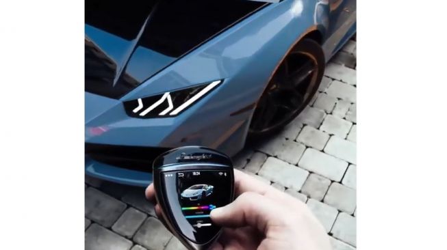 Video Lamborghini Berubah Warna Hanya Pakai Remote, Tapi Ini Faktanya