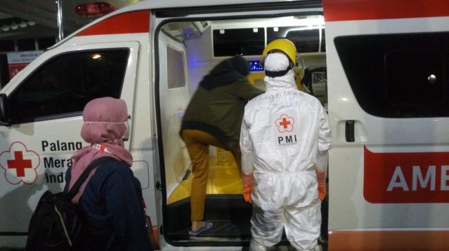 Ambulan PMI Jakarta ikut jemput pasien (PMI Jakarta)