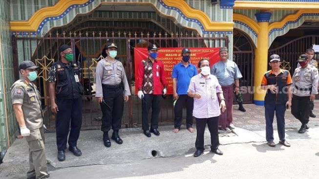 Tito Keliling Masjid di Depok, Pastikan Salat Jumat Tak Digelar Selama PSBB