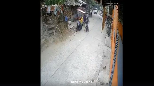 Begal Sadis Terekam CCTV, Korban di Atas Motor Langsung Di-Dor!