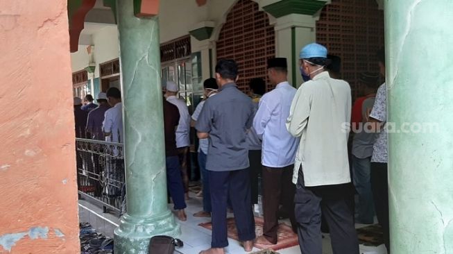 Tak Bisa Larang Jemaah, Masjid di Bekasi Tetap Gelar Jumatan saat PSBB