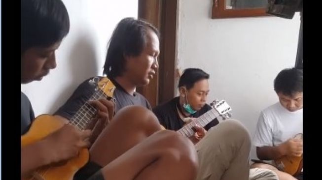 Keren, Musisi Punk Jogja Bikin Lagu Green Day Jadi Bernuansa Kearifan Lokal