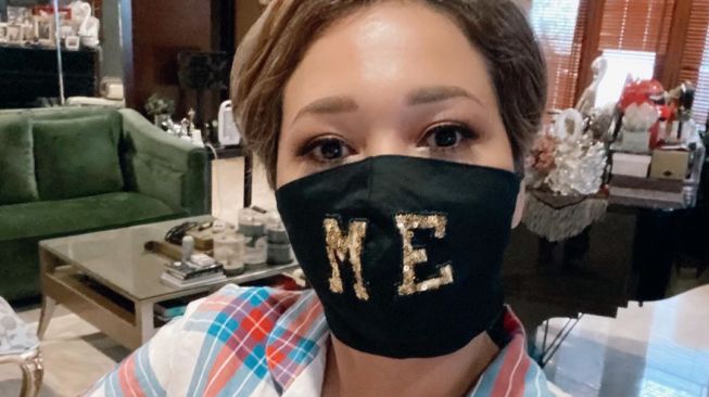 Artis pakai masker kain. (Instagram/@maiaestiantyreal)