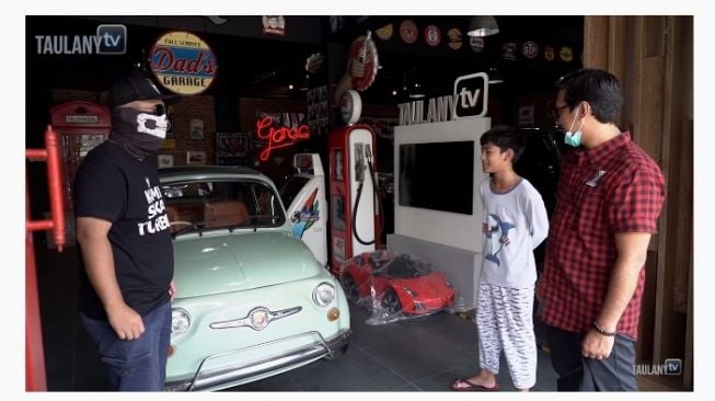 Fiat 500 akan ditukar dengan Mini, namun Kenzy menolak.[YouTube/TAULANY TV]