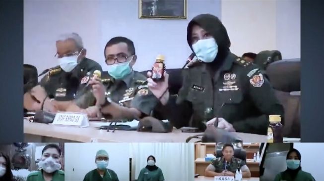 Jaga Daya Tahan Tubuh di Tengah Corona, Tenaga Medis RSPAD Diberi Madu