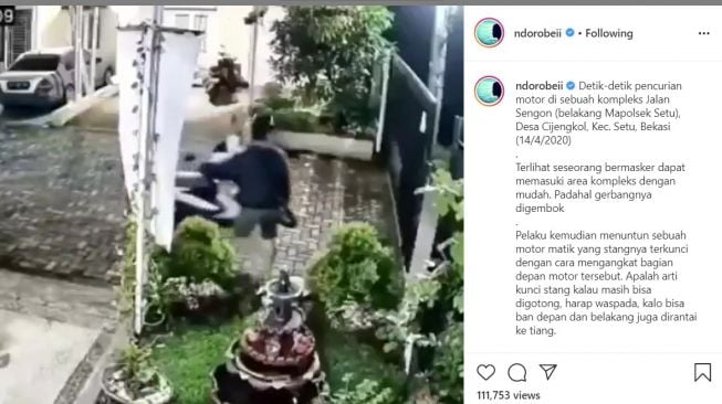 Maling motor cara baru, angkat ban depan motor (Instagram-ndorobeii)