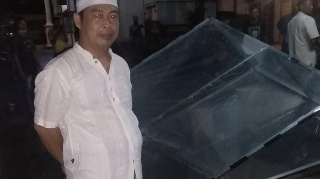 Stress Tak Kerja, Warga Surabaya Ngamuk Hancurkan Posko Covid-19 Gresik