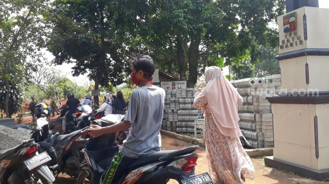 Tak Indahkan Imbauan MUI, Masih Ada Warga Ziarah di TPU Jelang Ramadan