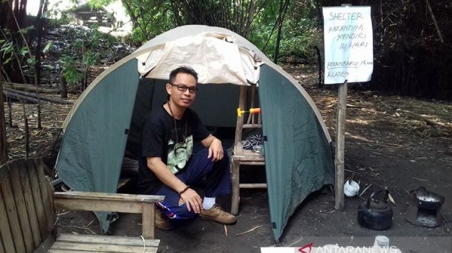 Kisah Abdullah Nekad Isolasi Diri dari Corona di Tenda Pinggiran Sungai