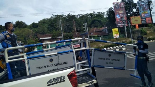 Batasi Mobilitas Warga, Dishub Kota Semarang Kembali Tutup Jalan Utama