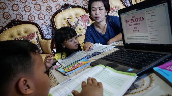 3 Cara Bikin Anak Betah Belajar di Rumah