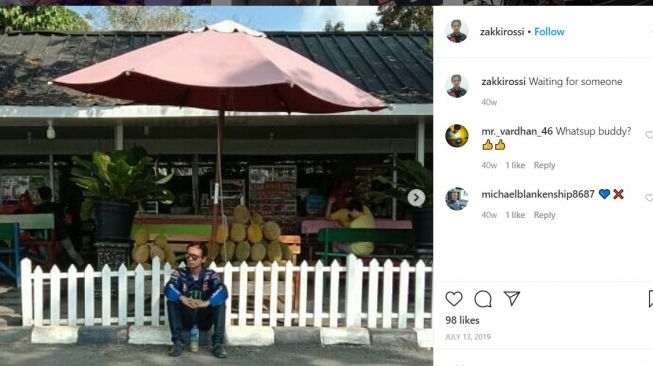Jualan durian yak Rossi nih (Instagram-zakkirossi)