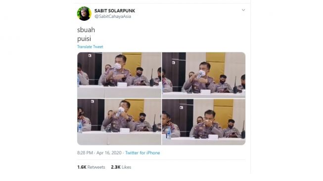 Postingan warganet aksi polisi haus tapi lupa pakai masker. [Twitter]