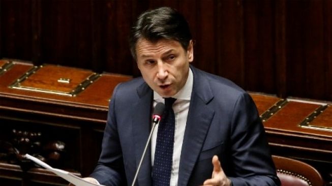 Perdana Menteri Italia Giuseppe Conte menggelar rapat dengan kabinetnya pada 25 Maret 2020, membahas rencana pelonggaran lockdown. [AFP]