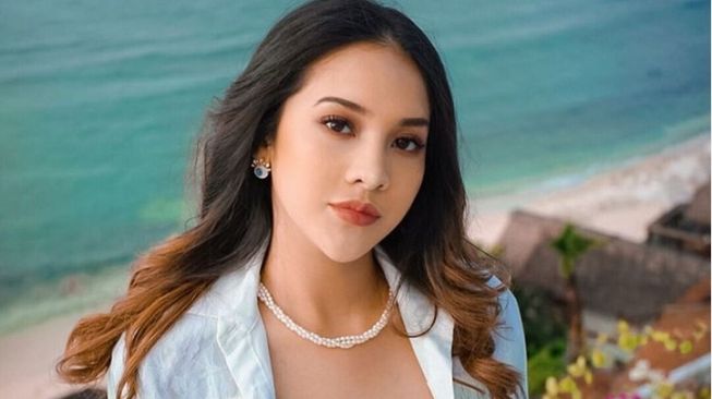 8 Potret Cantik Anya Geraldine di Paris, Bikin Netizen Khawatir Takut Cewek Paris Insecure!