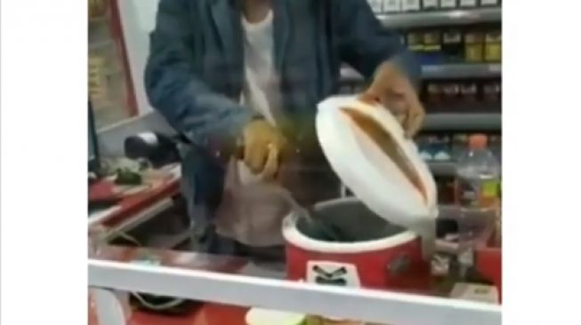 Pengamanan Berlapis Cegah Corona di Warteg Ini Bikin Warganet Melongo