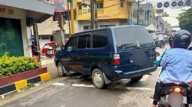 Viral Potret Toyota Kijang Asal Parkir, Motivasinya Apa Ya?