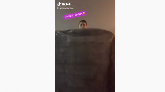 Weighted Blanket Challenge. (YouTube/Tik-tok Hype)