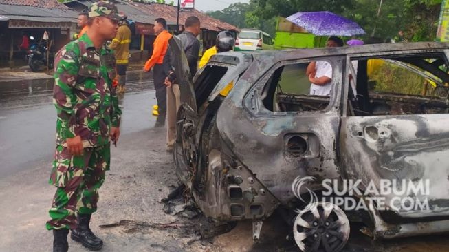 Mobil meledak dan terbakar di Sukabumi. (Sukabumiupdate.com)