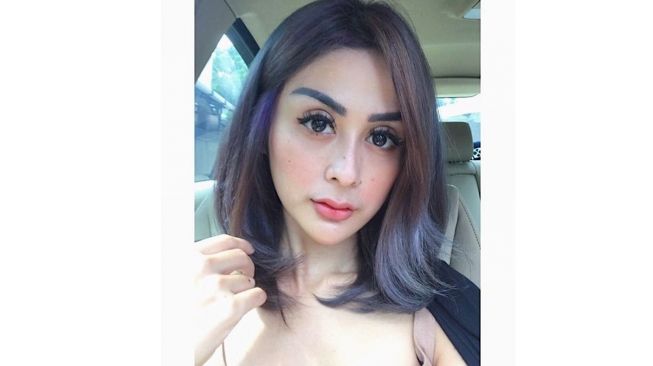 Potret Pedangdut Selvi Kitty Tampil Menawan Di Atas Motor, Awas Salfok